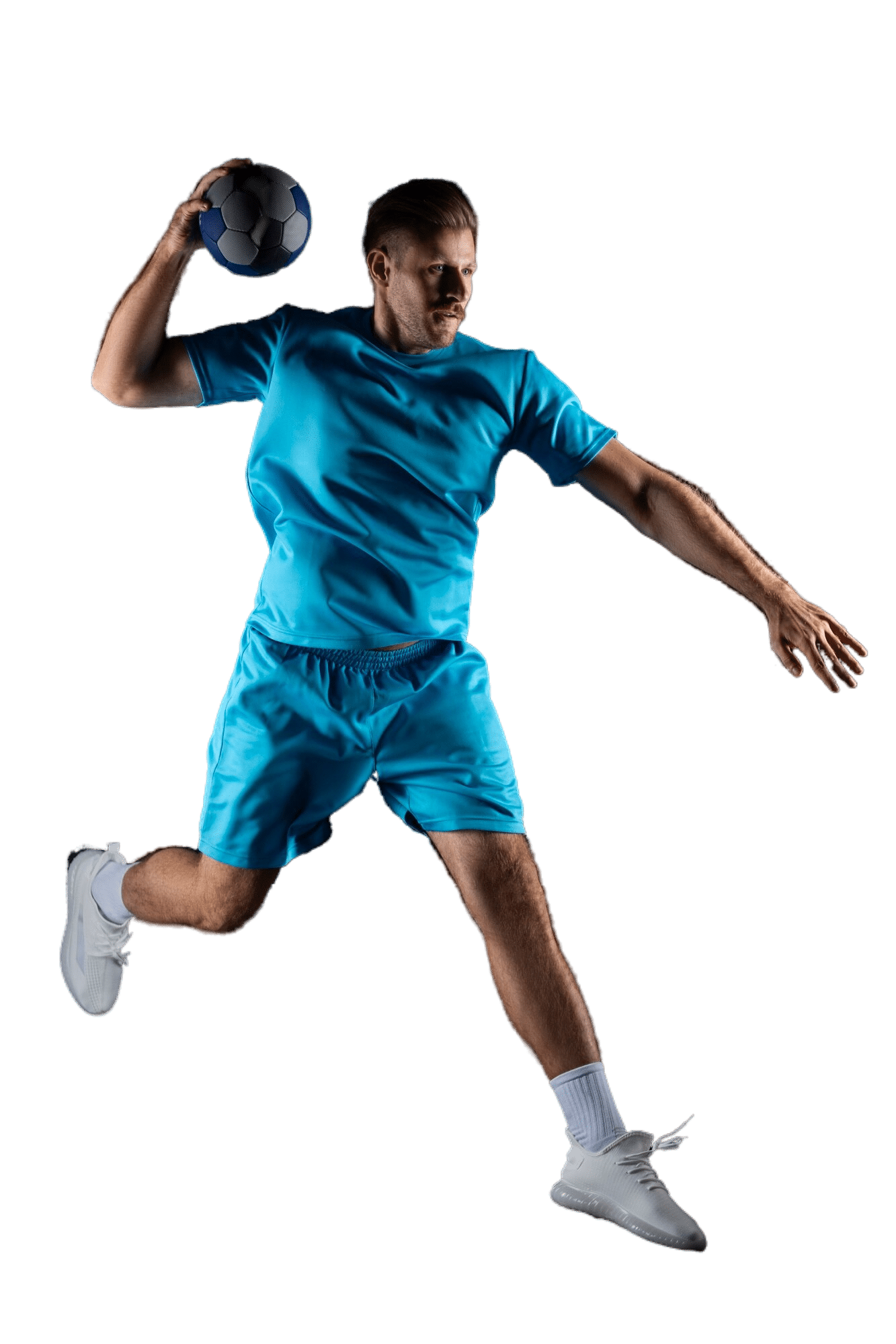 Joueur de handball en pleine action avec le ballon.